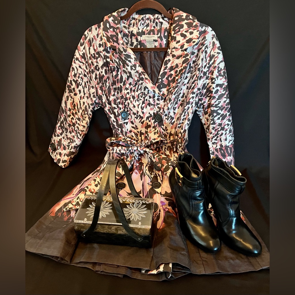 Vertigo Paris Lightweight Trench Coat. Like New Medium